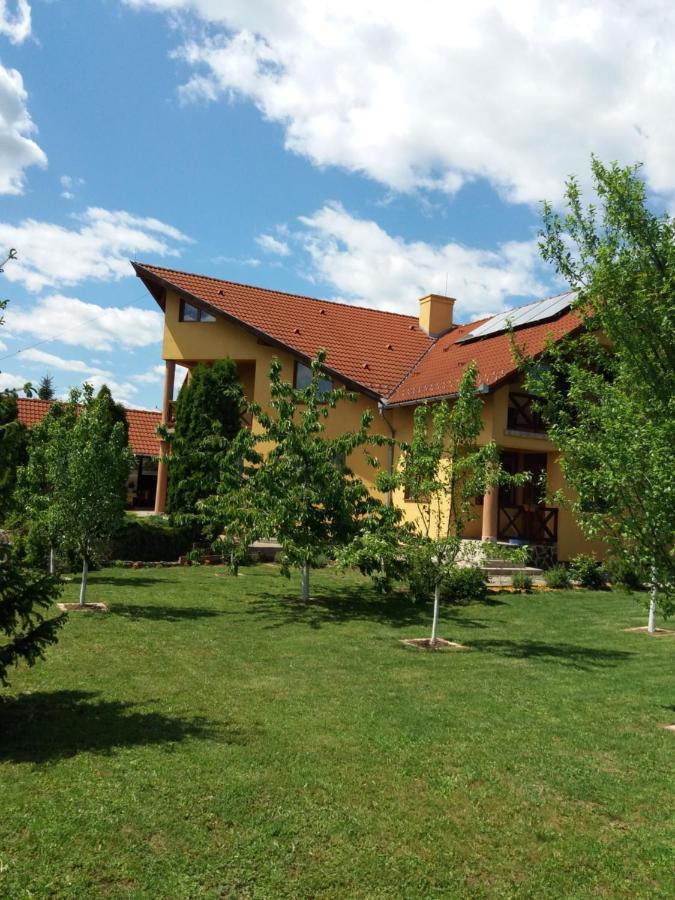 Kara Apartman Odorheiu Secuiesc Exterior photo